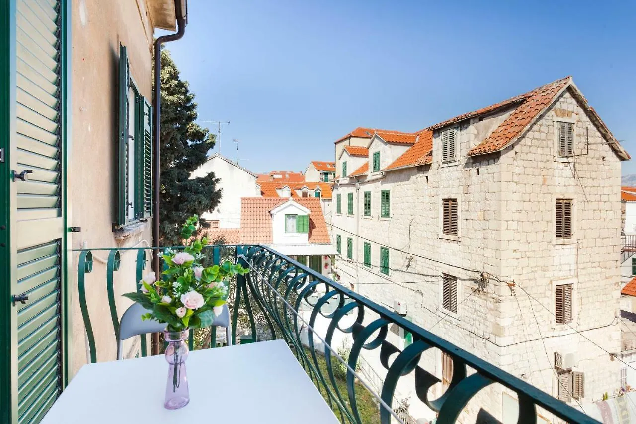 Cozy Apartment Lile In The Heart Of Old Town Split